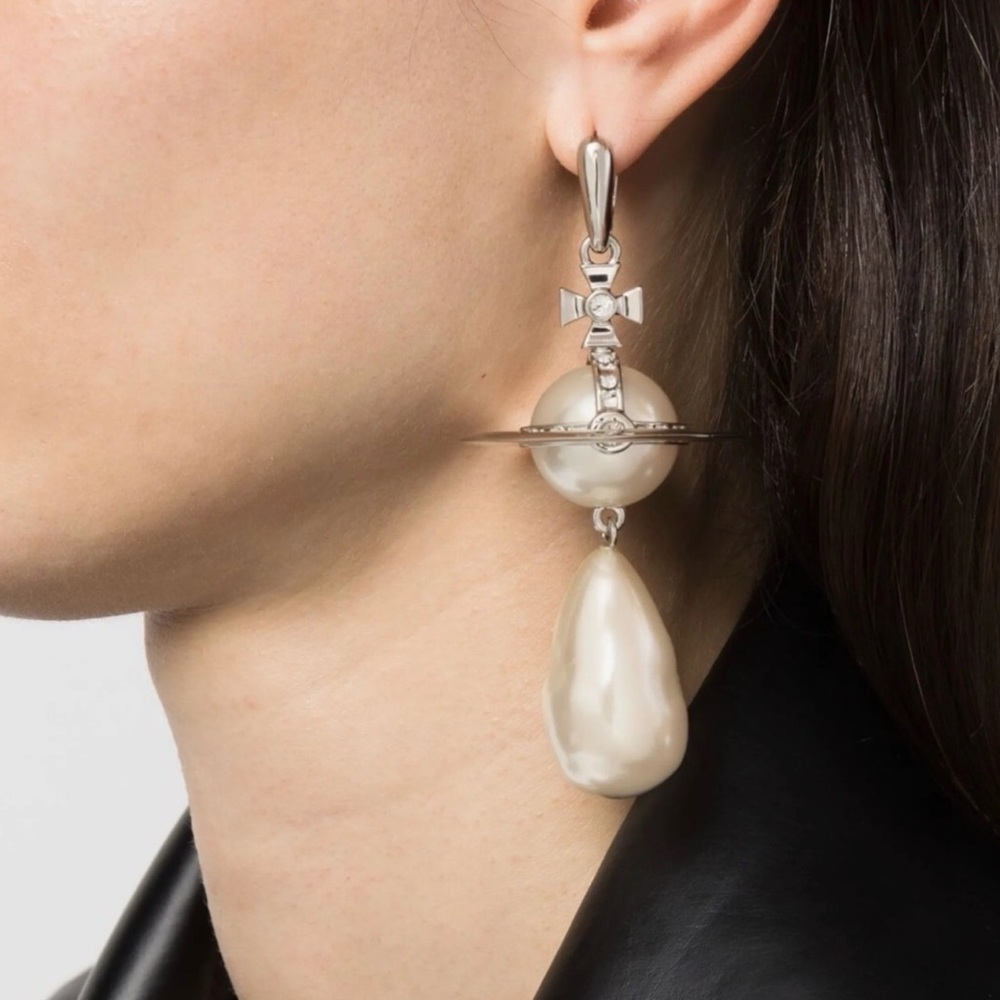VIVIENNE WESTWOOD ORB BAROQUE PEARL DROP EARRINGS – SILVER - Picture 6 of 6